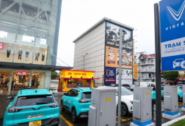 Tỉ phú Phạm Nhật Vượng thành lập công ty phát triển trạm sạc xe điện toàn cầu